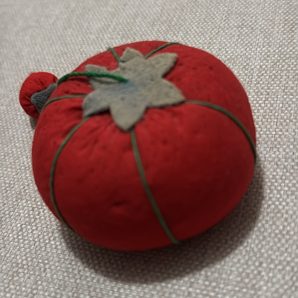 Vintage “Tomato” Pin Cushion - Picture 2 of 7